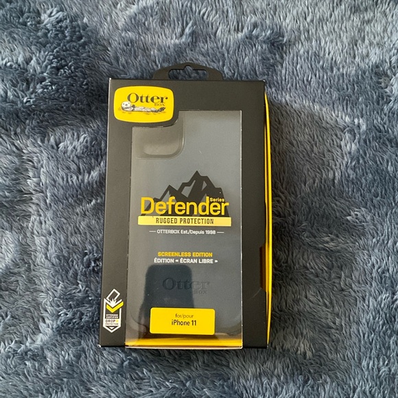 Otter Box IPhone 11 Case and Clip - Picture 1 of 5